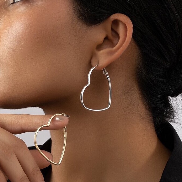 ⚜️[𝟯/$𝟭𝟴]⚜️NEW Large Heart Hoop Earrings - Picture 3 of 15